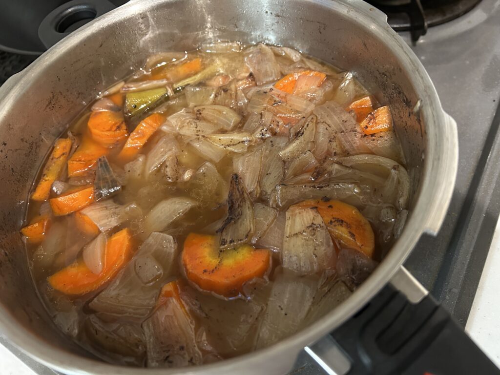 ゼロ活力鍋でビーフシチューを加圧し終わった様子