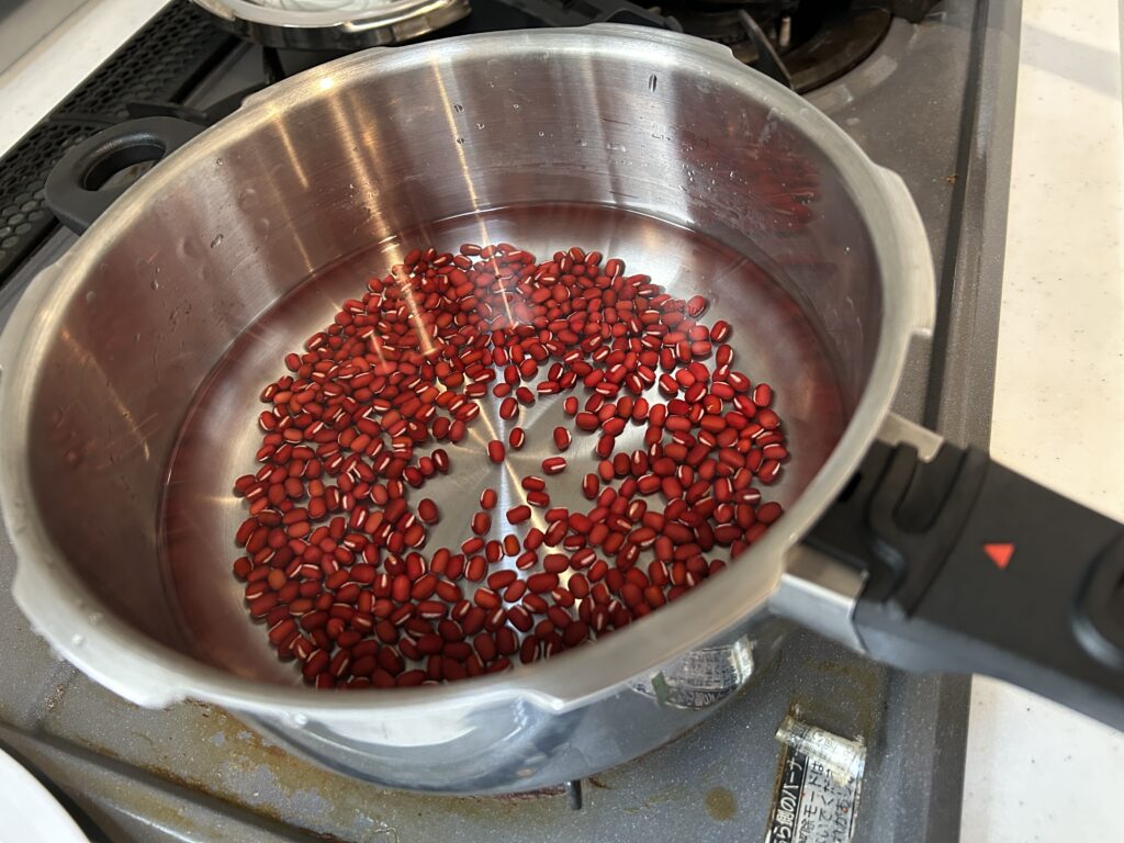 ゼロ活力鍋で小豆を加圧する前