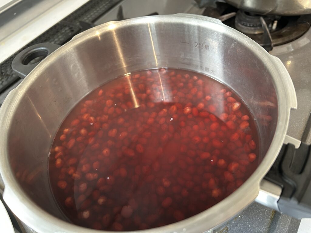 ゼロ活力鍋で小豆を加圧した後