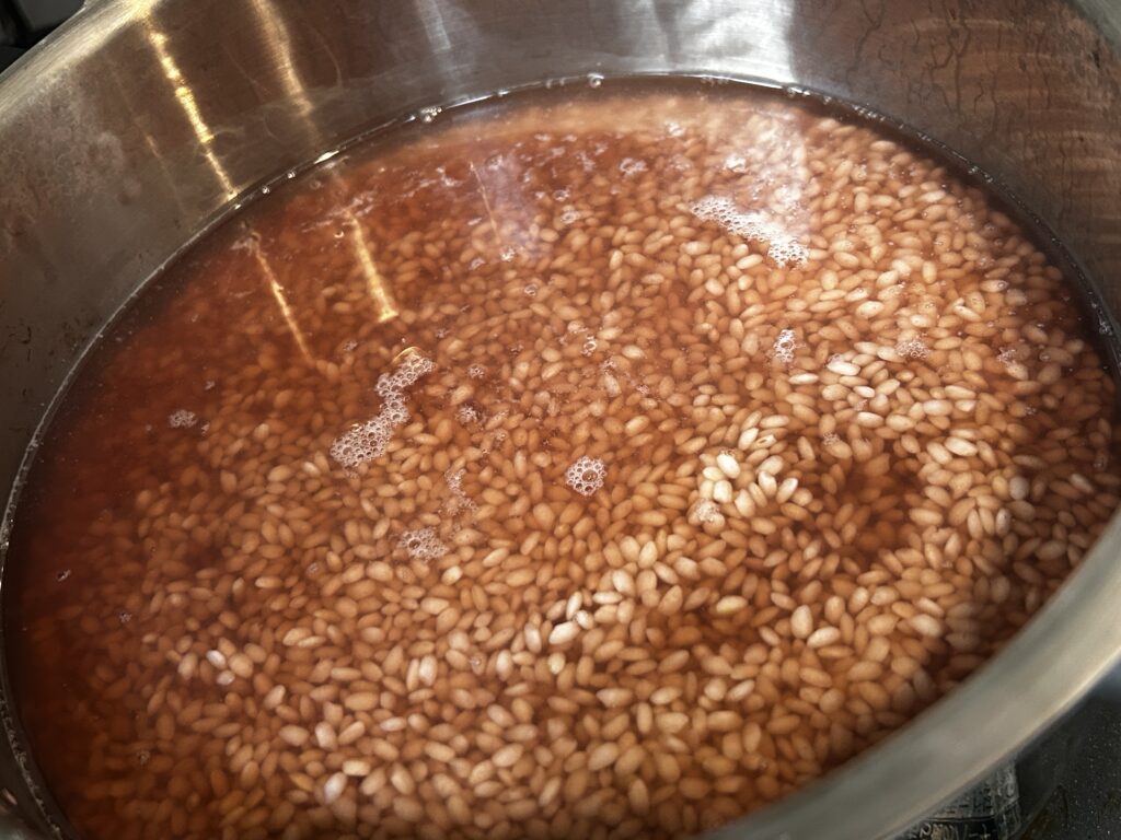 圧力鍋で赤飯を炊くときの水加減はひたひたよりやや多めに